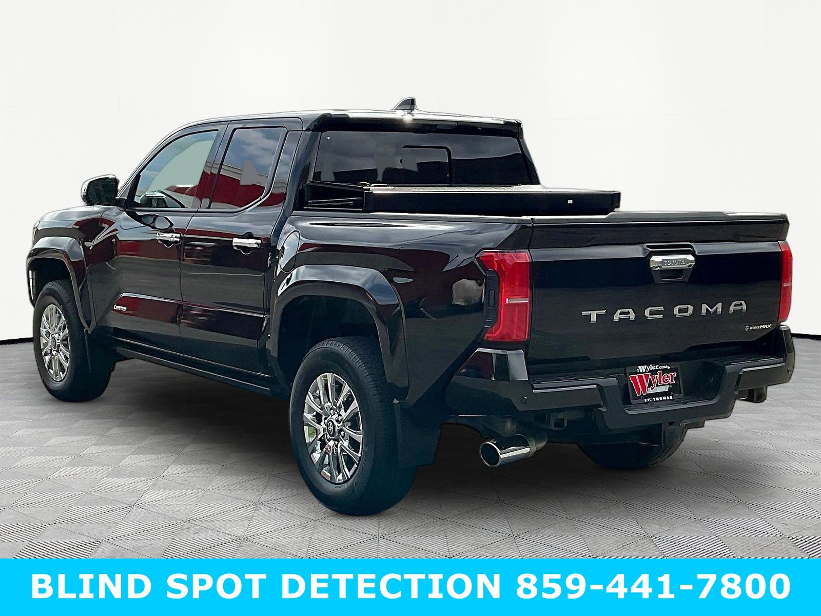 Used 2025 Toyota Tacoma Limited AWD/4WD image 4