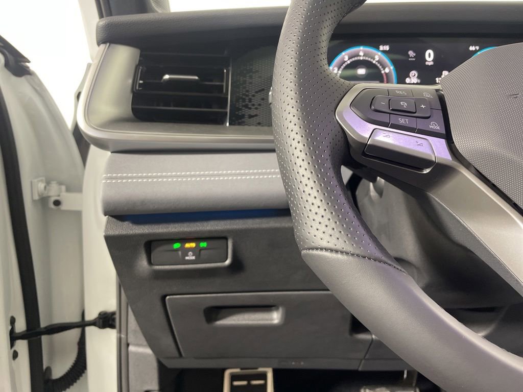 New 2026 Volkswagen Tiguan SE R-Line AWD/4WD image 13