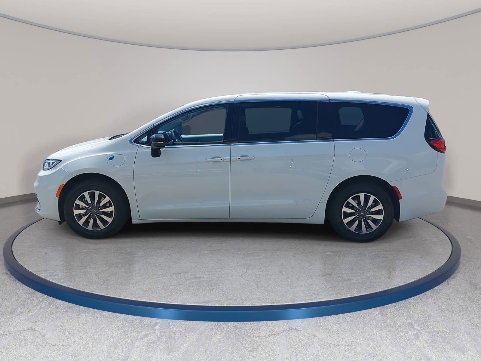 Used 2024 Chrysler Pacifica Select image 8