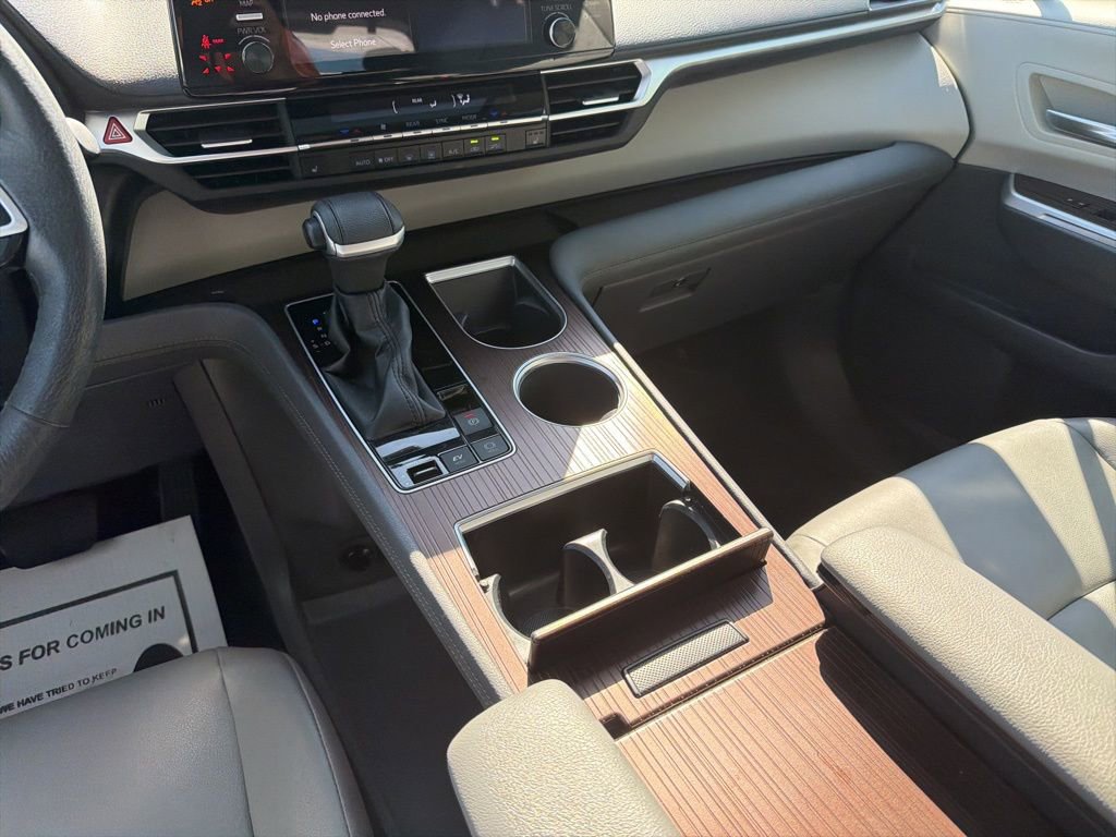 Used 2023 Toyota Sienna XLE FWD image 16