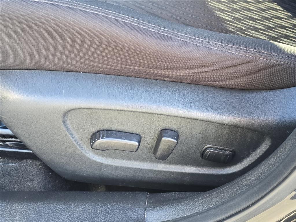 Used 2020 Nissan Rogue SV w/ Premium Package image 13