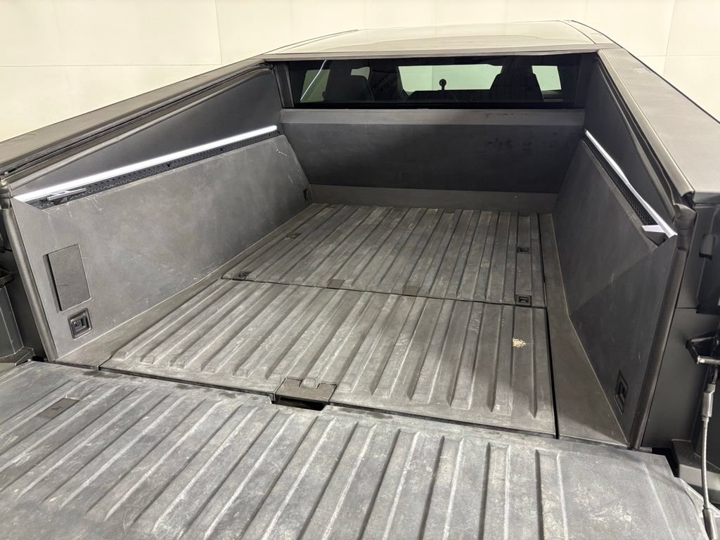 Used 2024 Tesla Cybertruck AWD Crew Cab image 14