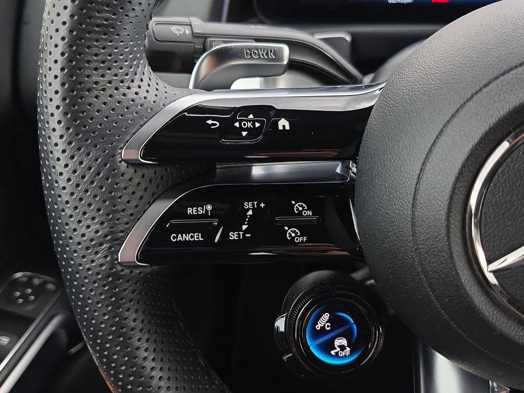Used 2025 Mercedes-Benz GLB 35 AMG 4MATIC image 21