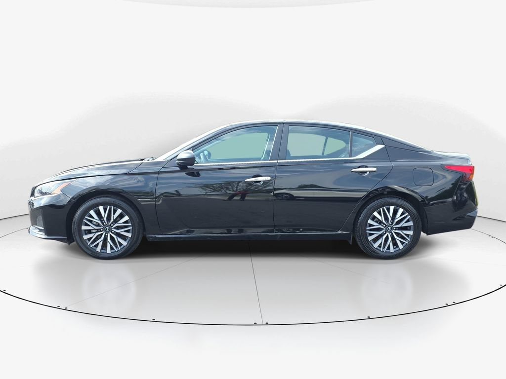 Used 2025 Nissan Altima 2.5 SV FWD image 10