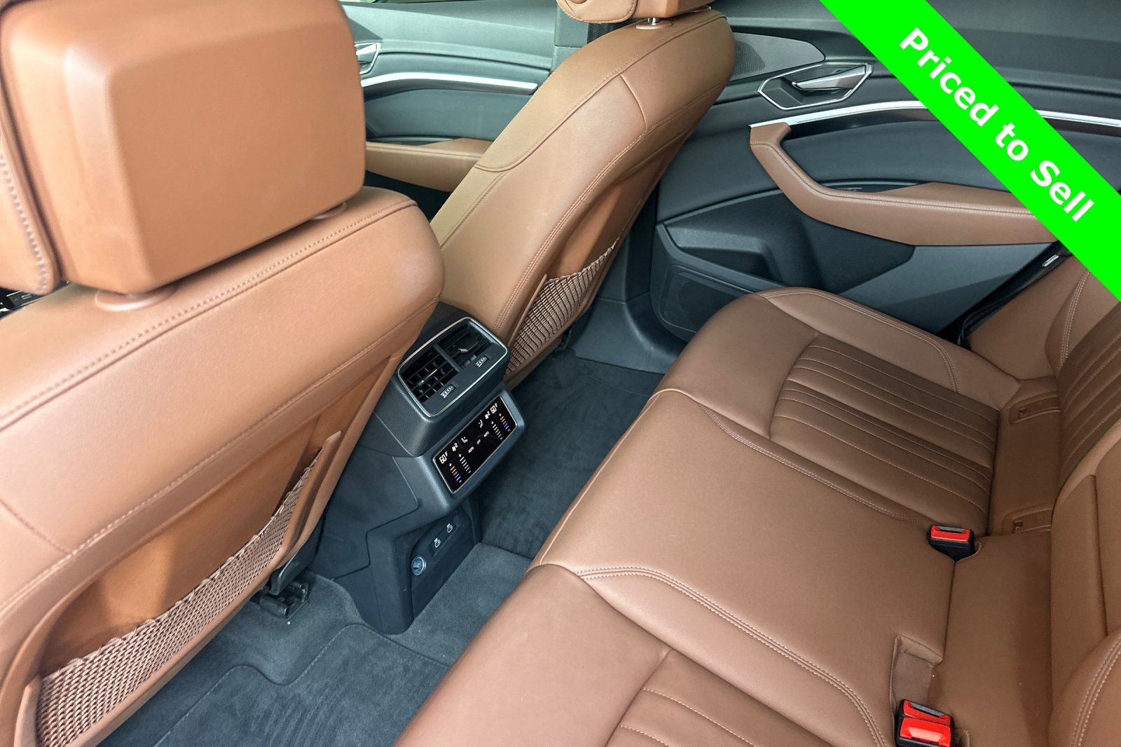 Used 2024 Audi Q8 e-tron Premium image 15