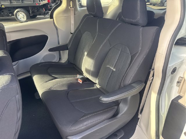 Used 2020 Chrysler Voyager L FWD image 32