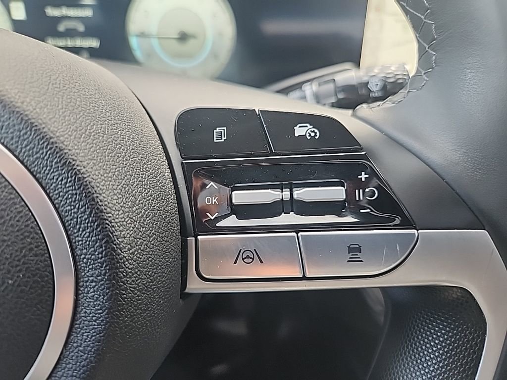 Used 2024 Hyundai Elantra Limited image 19