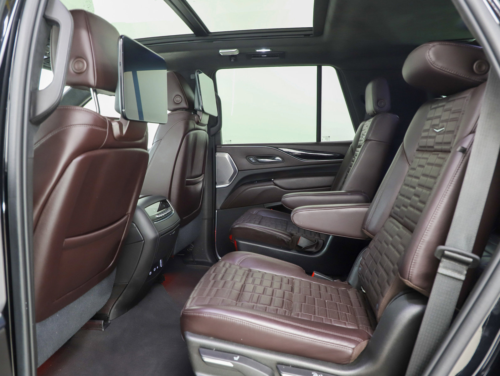 Used 2021 Cadillac Escalade Sport Platinum AWD/4WD image 17