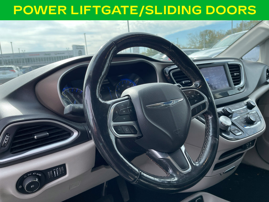 Used 2019 Chrysler Pacifica Touring-L FWD image 13