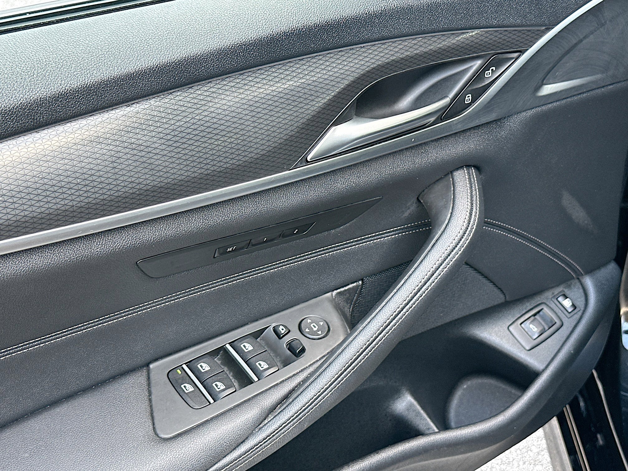 Certified 2023 BMW 530e w/ M Sport Package image 18