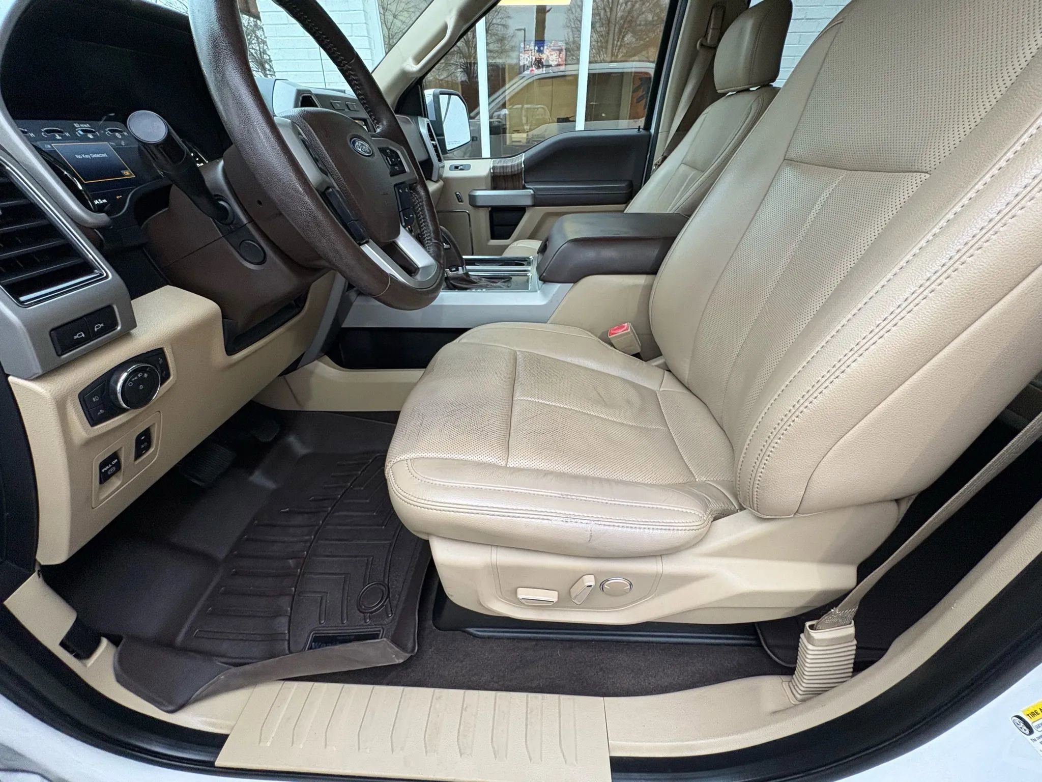 Used 2018 Ford F150 Lariat w/ Equipment Group 502A Luxury image 28