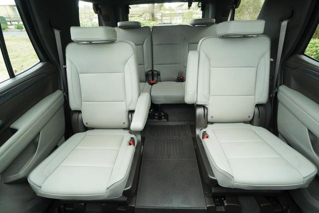 Used 2024 GMC Yukon SLT w/ SLT Premium Package image 29