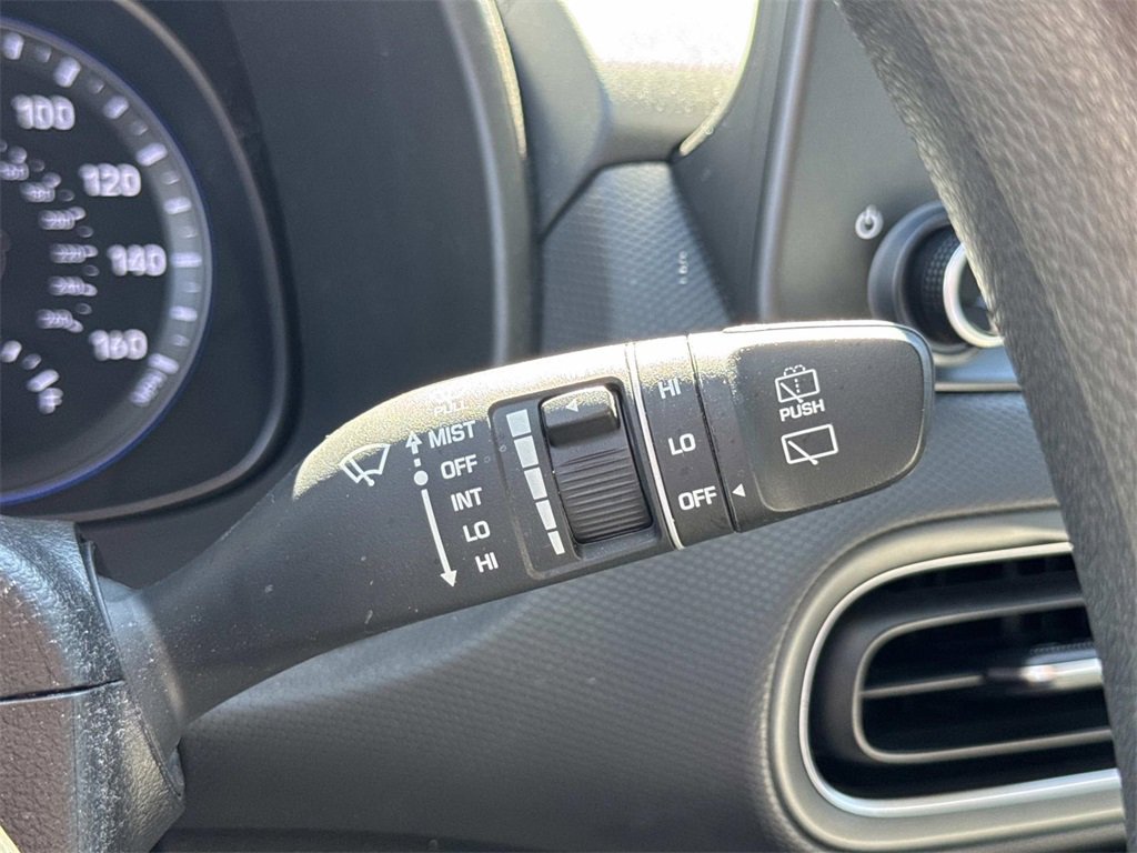 Used 2023 Hyundai Kona SE image 27