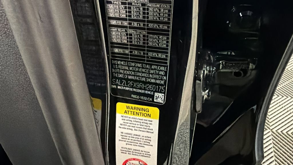 Used 2024 Land Rover Range Rover Evoque Dynamic SE image 31