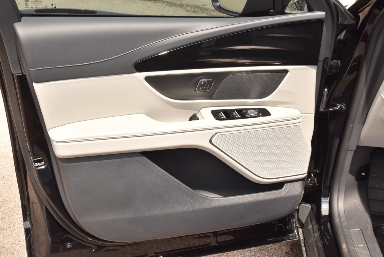 New 2026 Lincoln Nautilus Premier AWD/4WD image 35