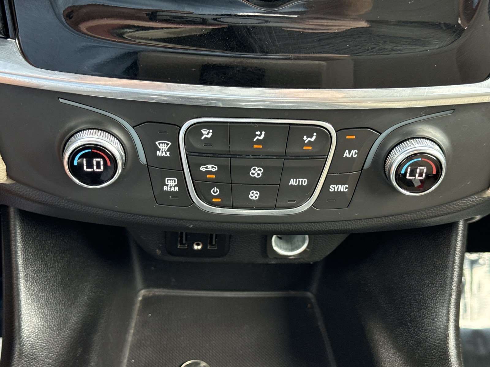 Used 2023 Chevrolet Traverse LS w/ Safety Package FWD image 26