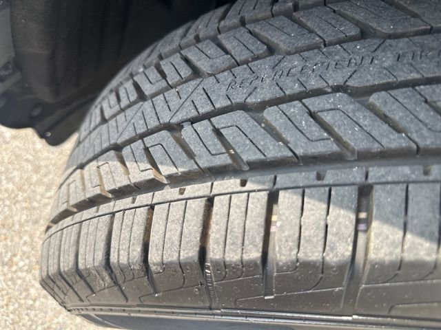 Used 2023 Ford Explorer XLT w/ Equipment Group 202A RWD image 30