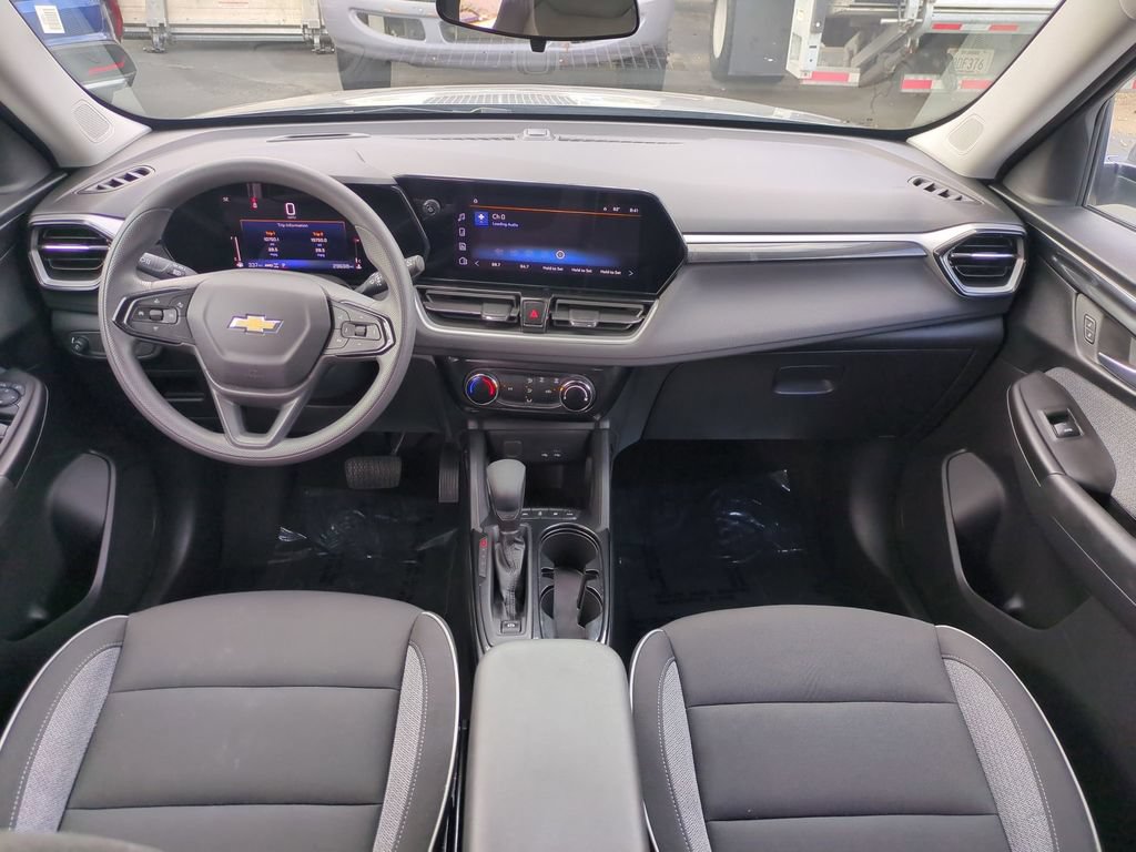 Used 2025 Chevrolet TrailBlazer LT AWD/4WD image 24