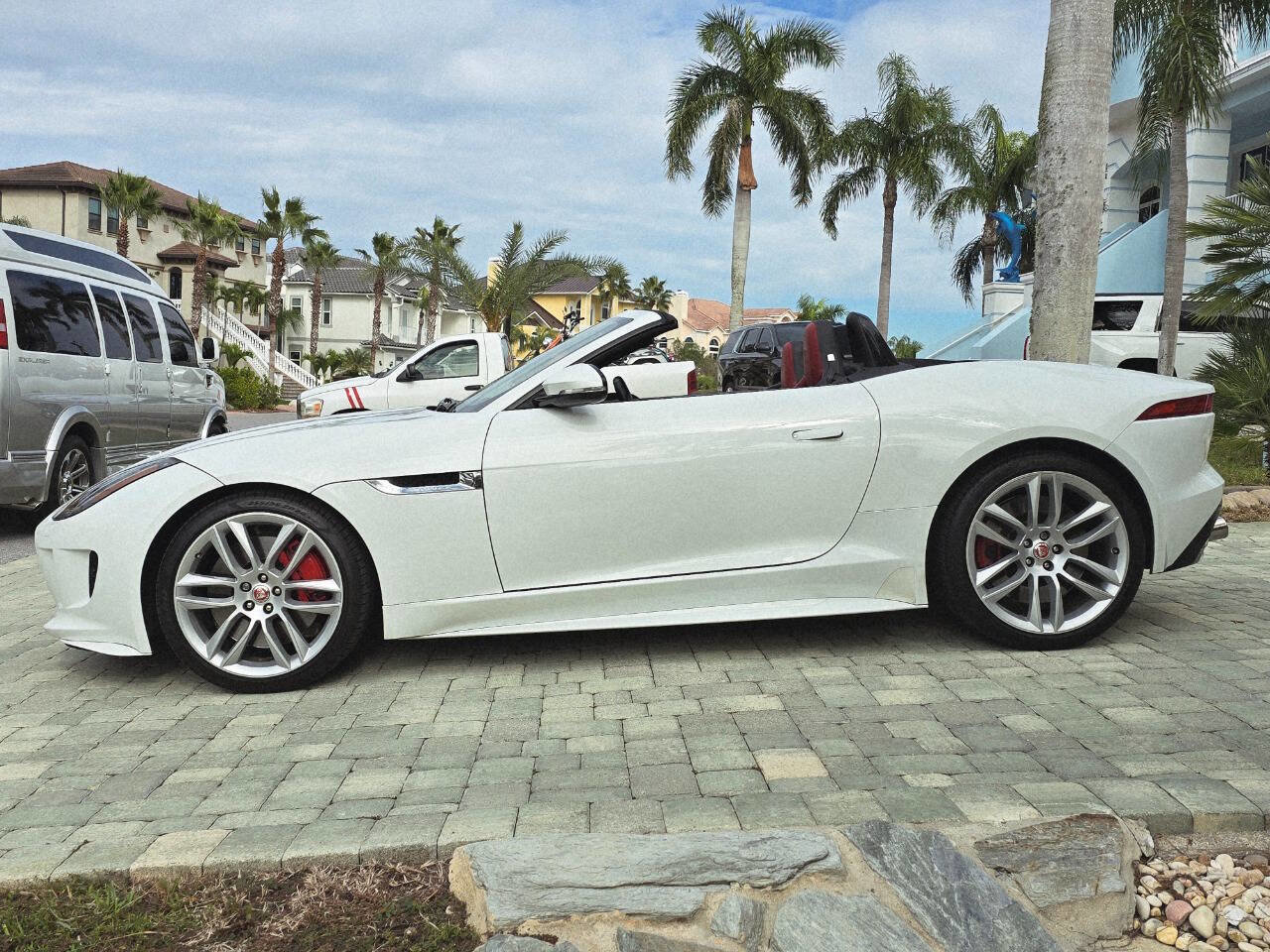 Used 2016 Jaguar F-TYPE R image 35