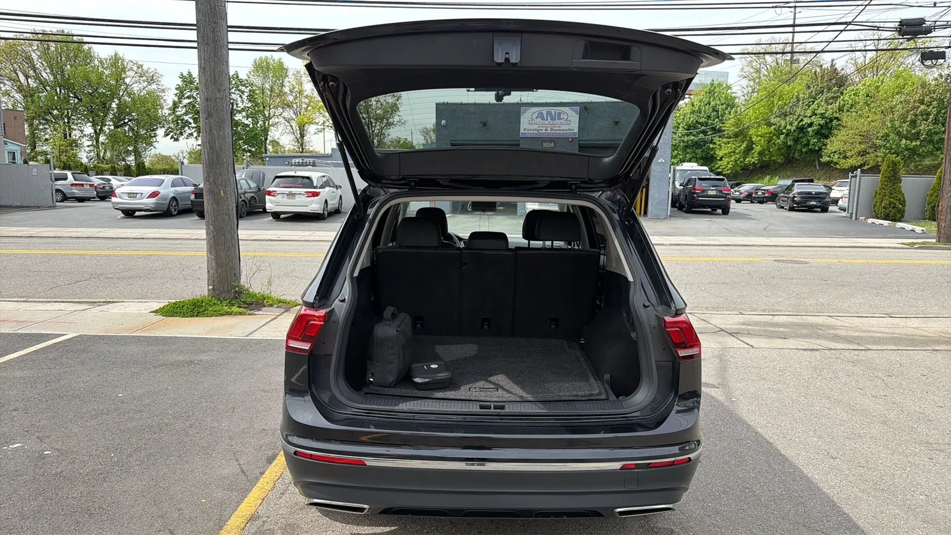 Used 2020 Volkswagen Tiguan SE AWD/4WD image 28