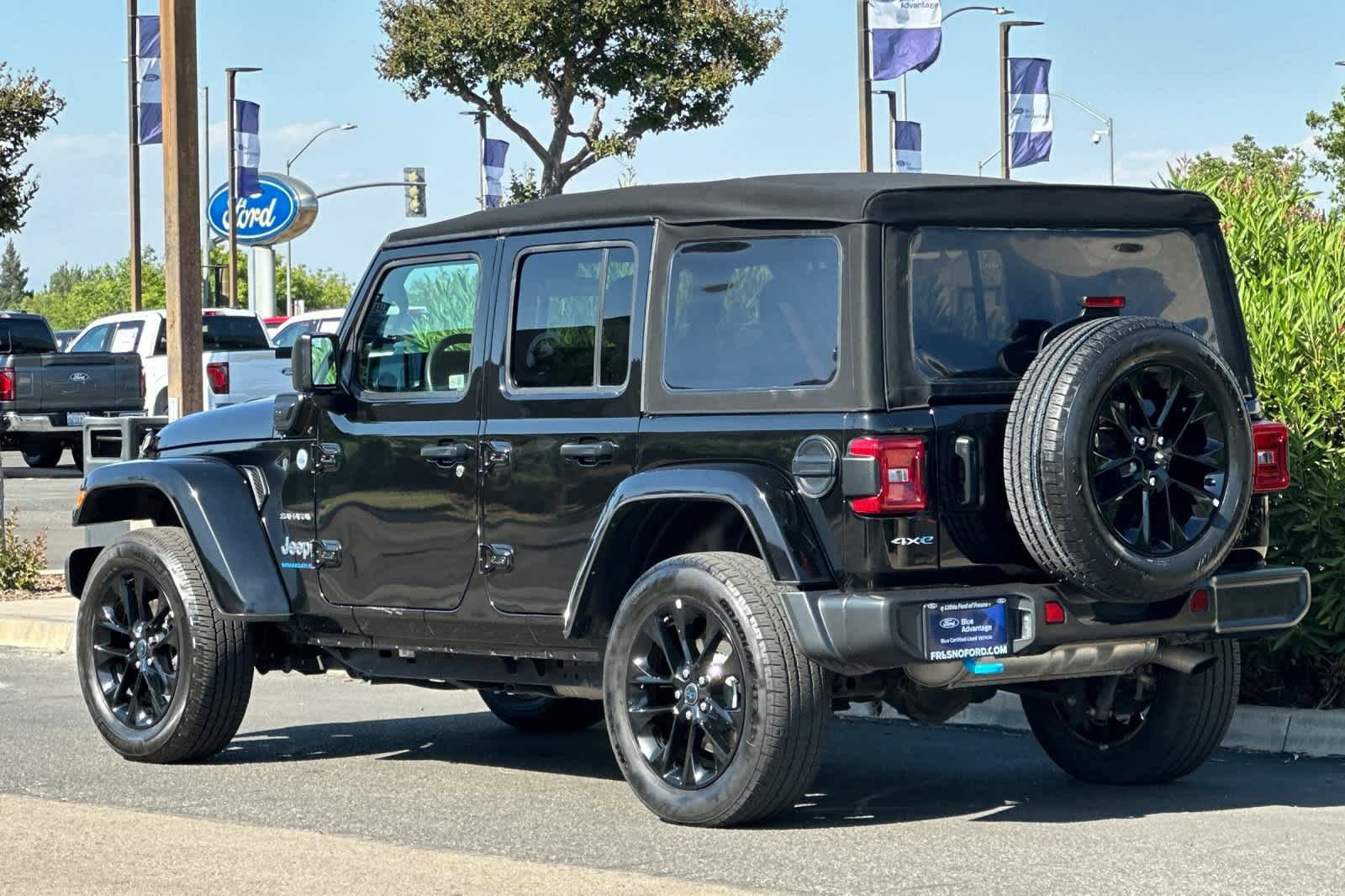 Used 2024 Jeep Wrangler Unlimited Sahara AWD/4WD image 6
