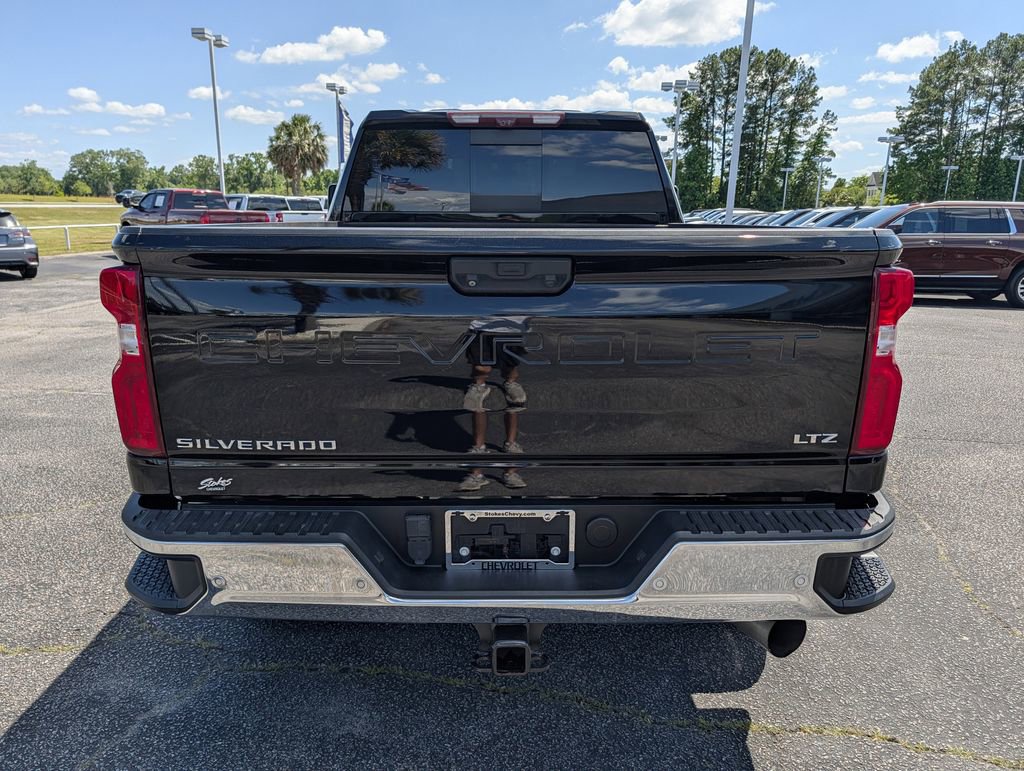Used 2021 Chevrolet Silverado 2500 LTZ w/ LTZ Plus Package AWD/4WD image 6