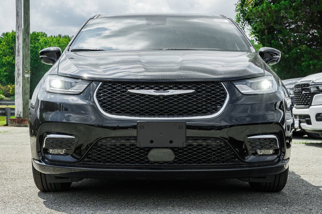 New 2025 Chrysler Pacifica Select image 2