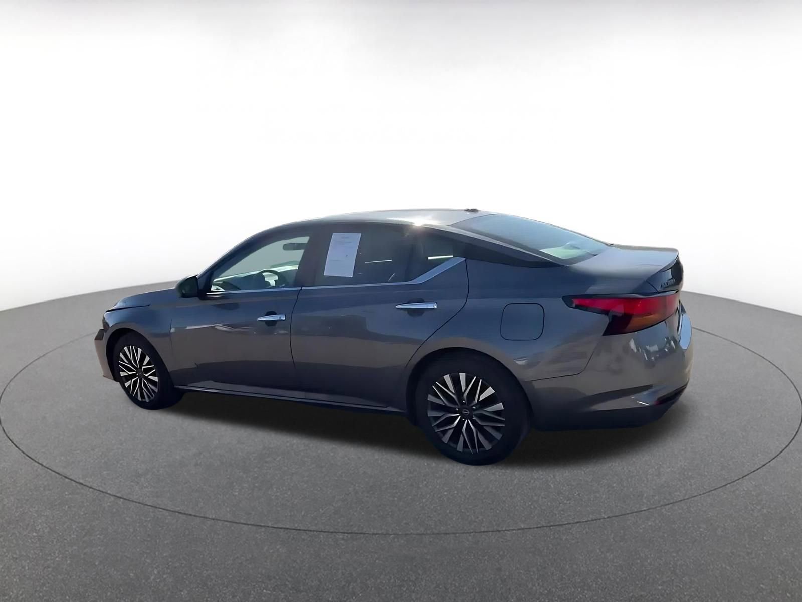 Used 2025 Nissan Altima 2.5 SV FWD image 10