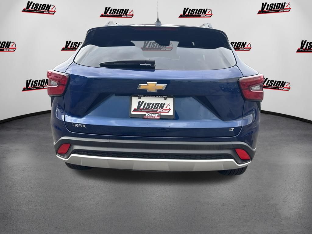 Used 2024 Chevrolet Trax LT w/ Sunroof Package FWD image 6