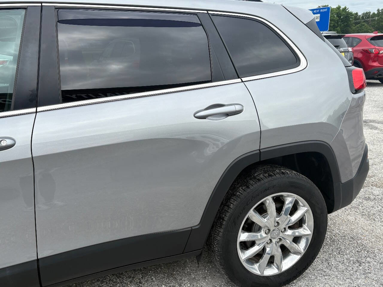Used 2015 Jeep Cherokee Limited AWD/4WD image 15