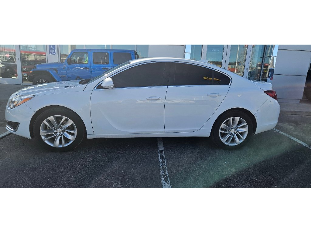 Used 2017 Buick Regal AWD image 2