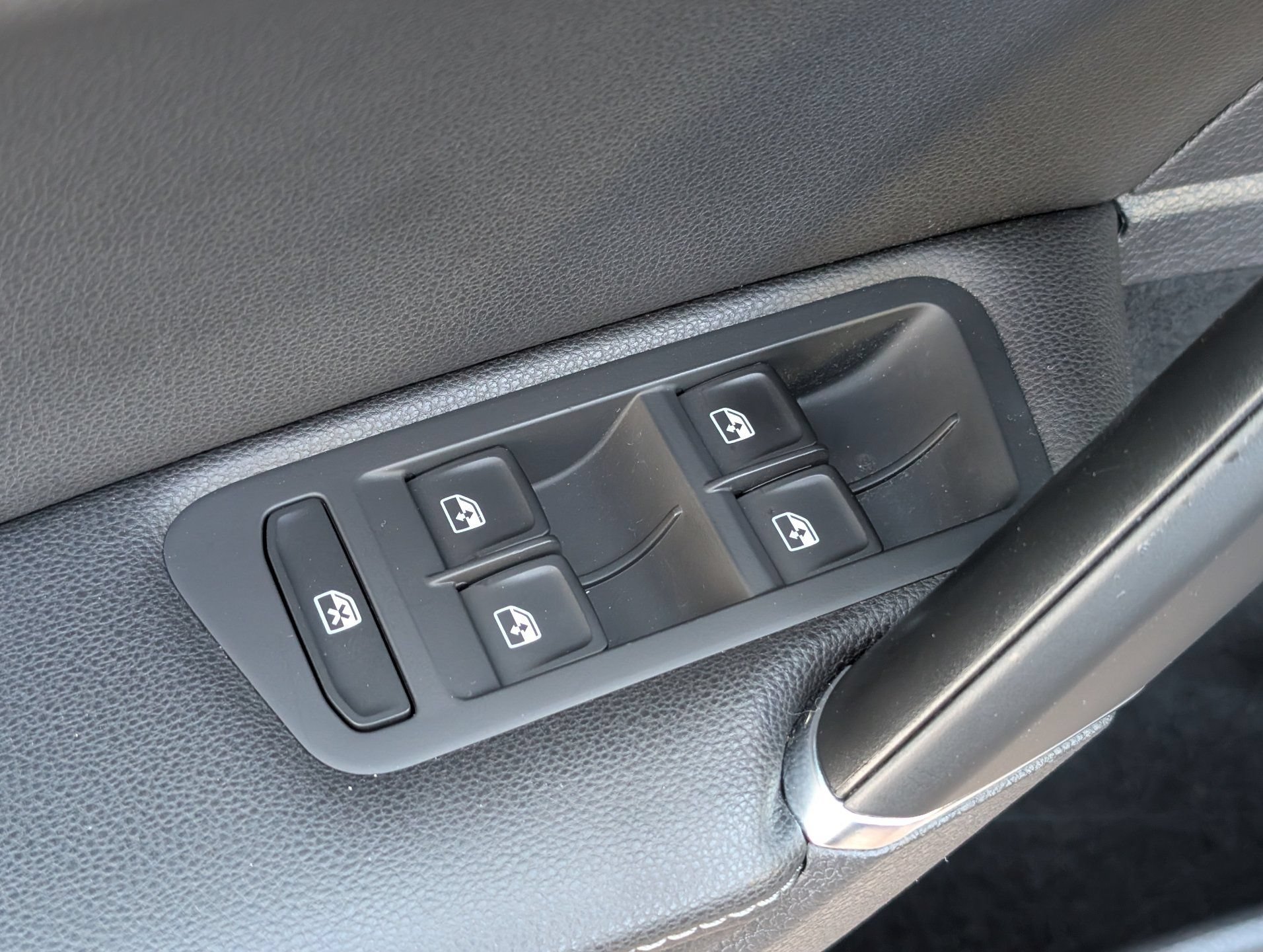 Used 2019 Volkswagen Golf SE FWD image 19