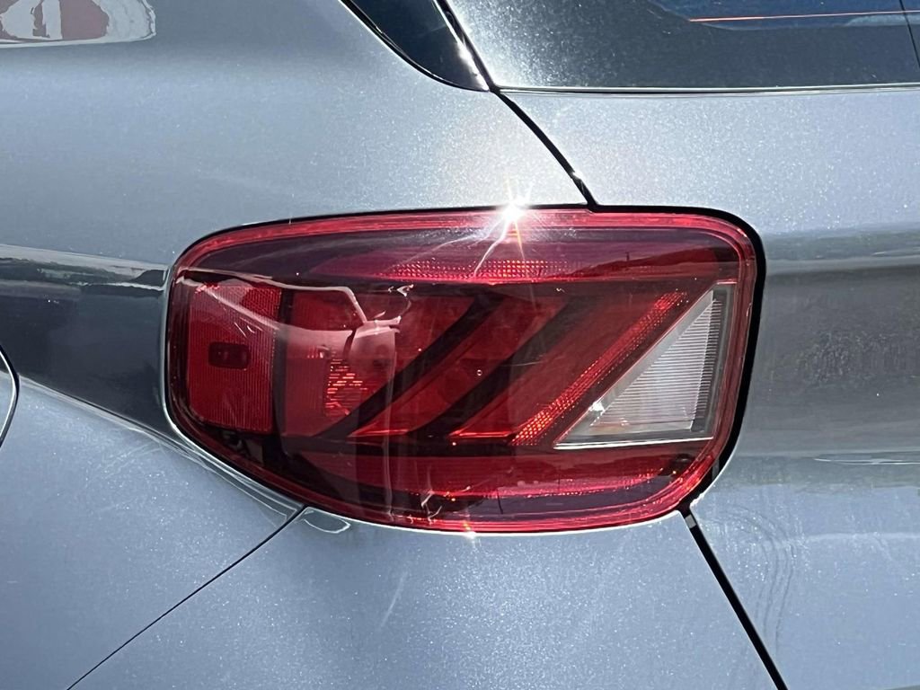 Used 2024 Hyundai Venue Limited FWD image 10
