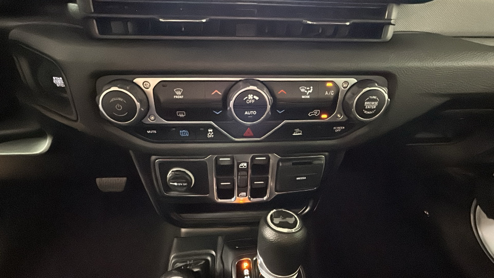 Used 2024 Jeep Wrangler Unlimited AWD/4WD image 26