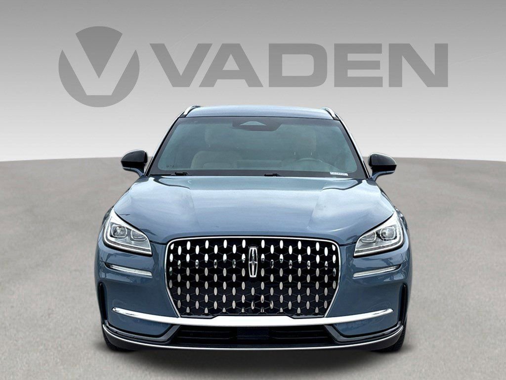 Used 2023 Lincoln Corsair Reserve FWD image 2