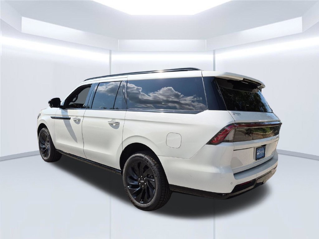 New 2027 Lincoln Navigator L Reserve w/ Jet Appearance Package AWD/4WD image 3