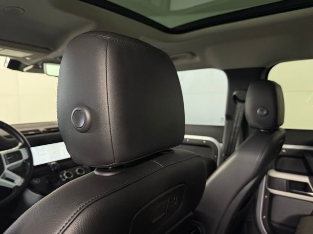 Used 2020 Land Rover Defender 110 SE image 22