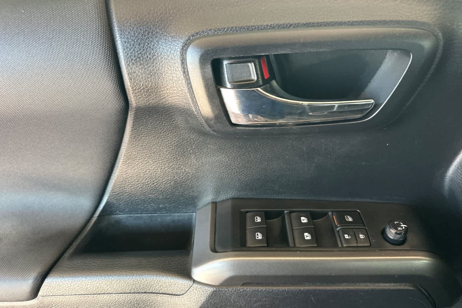 Used 2019 Toyota Tacoma TRD Sport w/ Technology Package AWD/4WD image 10