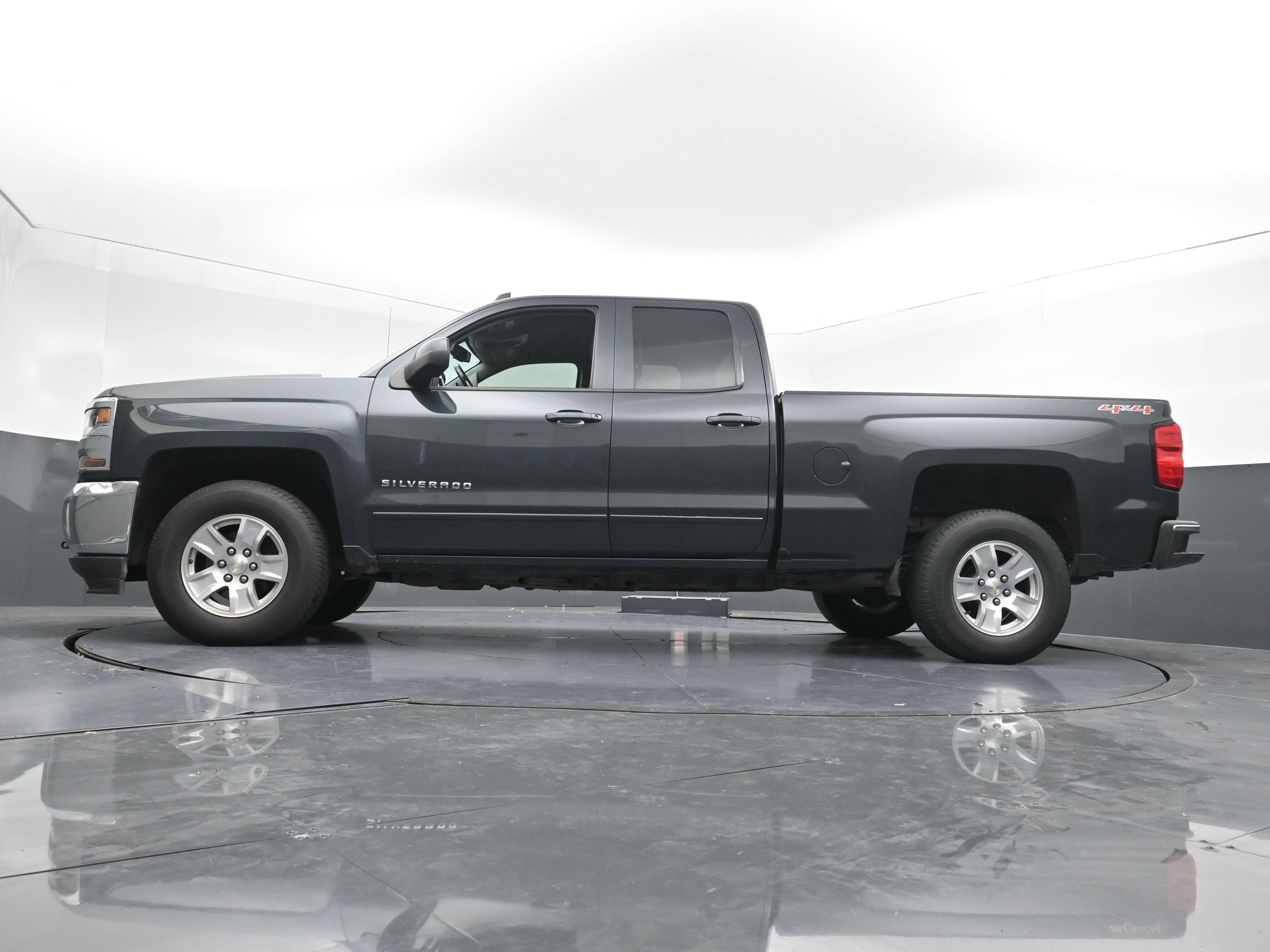 Used 2017 Chevrolet Silverado 1500 LT w/ All Star Edition AWD/4WD image 27