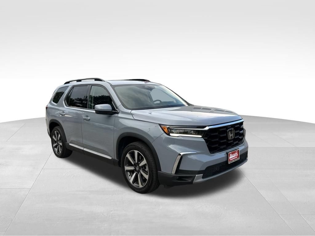 Used 2024 Honda Pilot Touring image 7