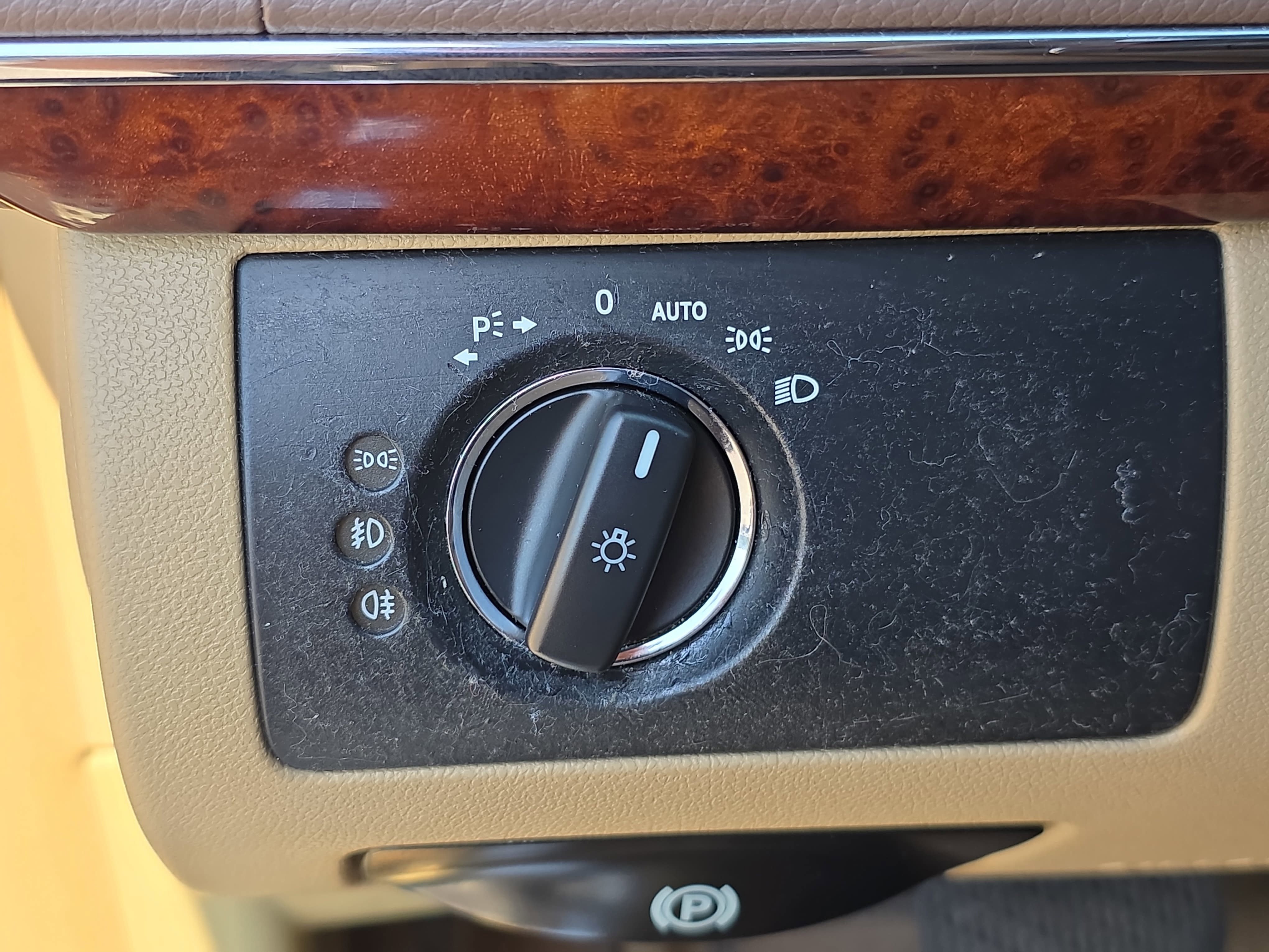 Used 2011 Mercedes-Benz GL 450 4MATIC image 26