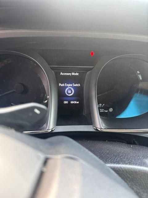 Used 2018 Toyota Avalon XLE FWD image 16