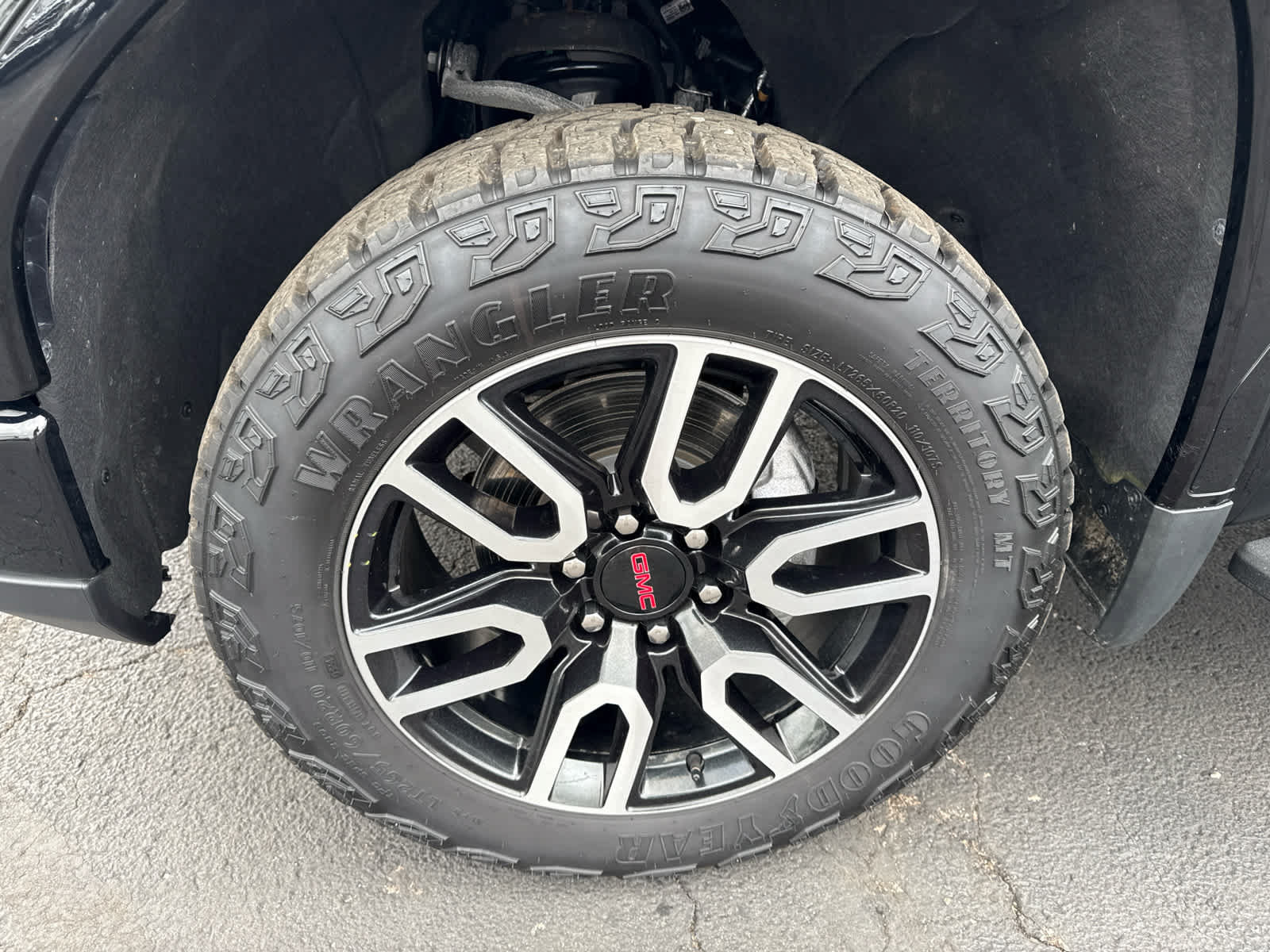 Certified 2024 GMC Sierra 1500 AT4 w/ Technology Package AWD/4WD image 10