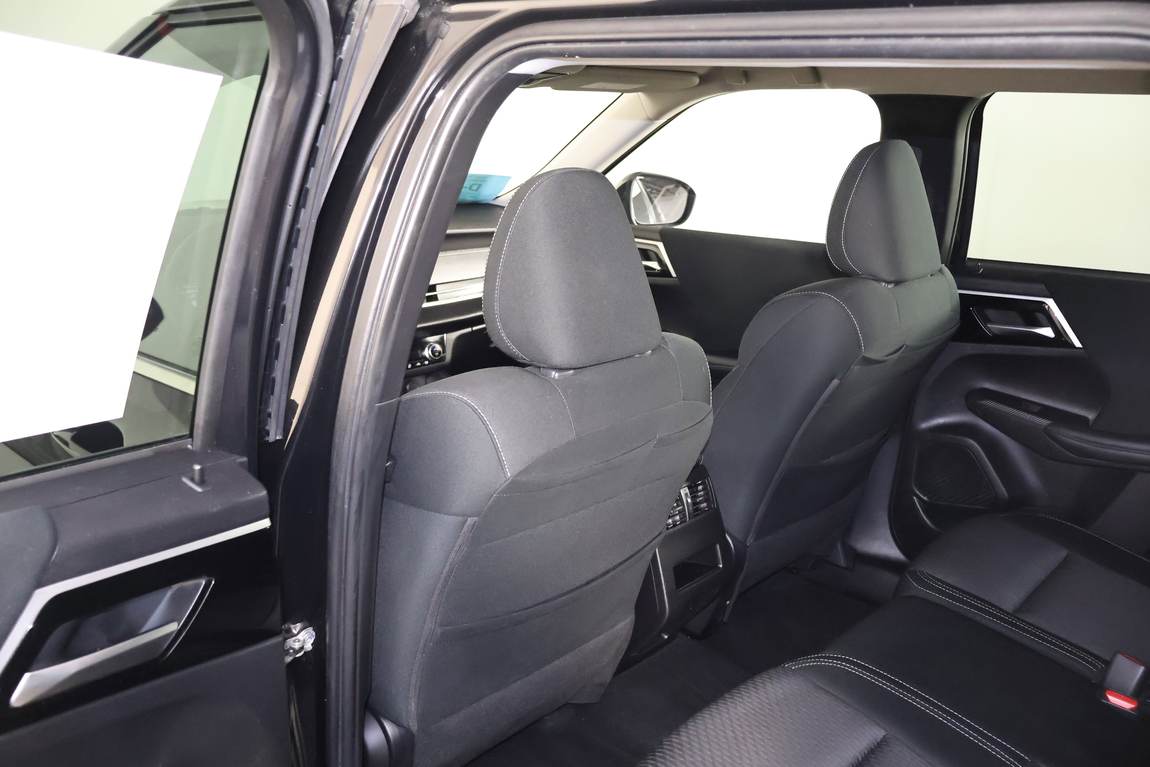 Used 2023 Mitsubishi Outlander ES AWD/4WD image 43