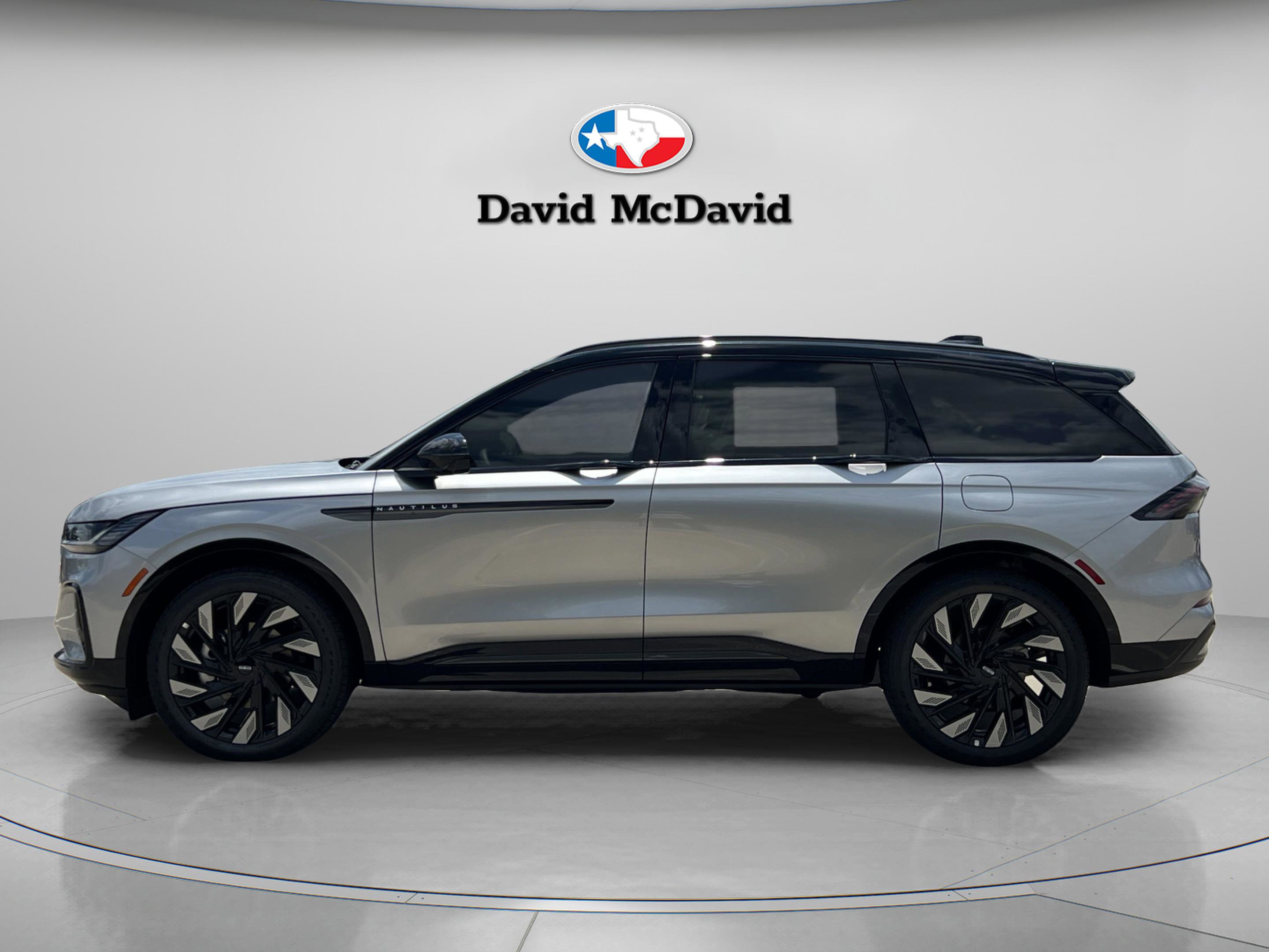 New 2025 Lincoln Nautilus Reserve w/ Jet Appearance Package image 4