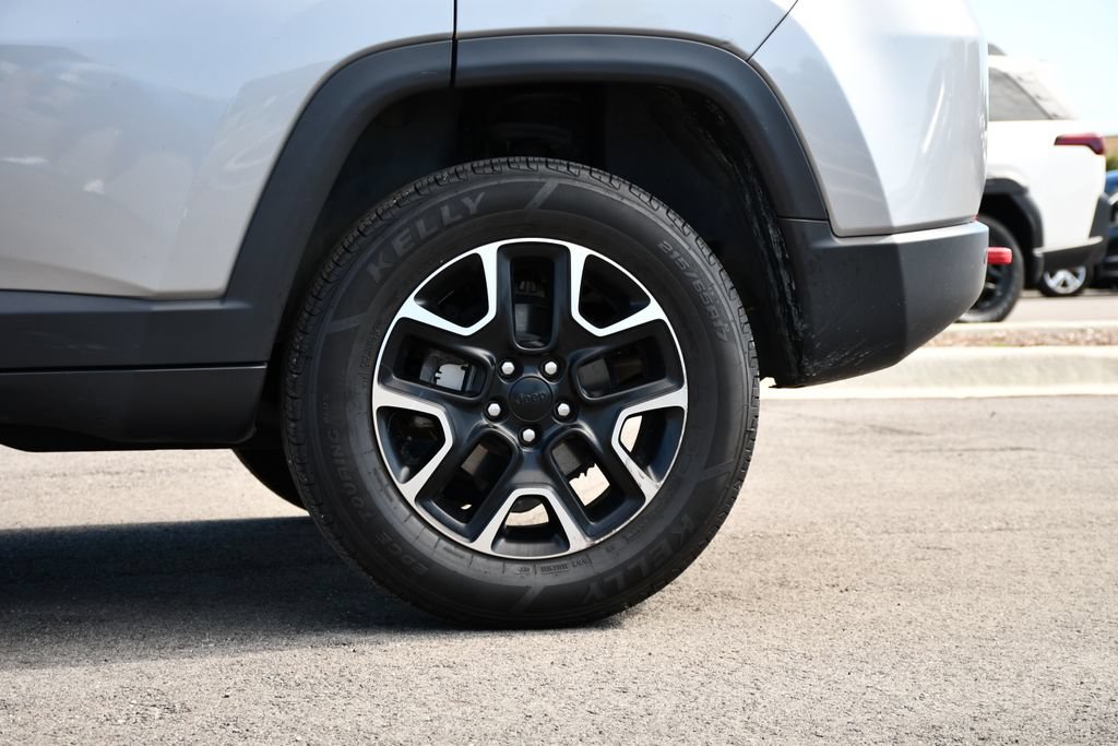 Used 2021 Jeep Compass Trailhawk AWD/4WD image 11