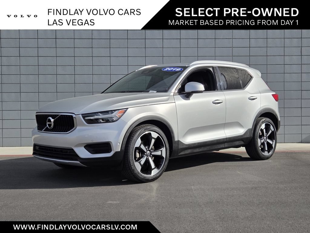 Used 2019 Volvo XC40 T5 Momentum