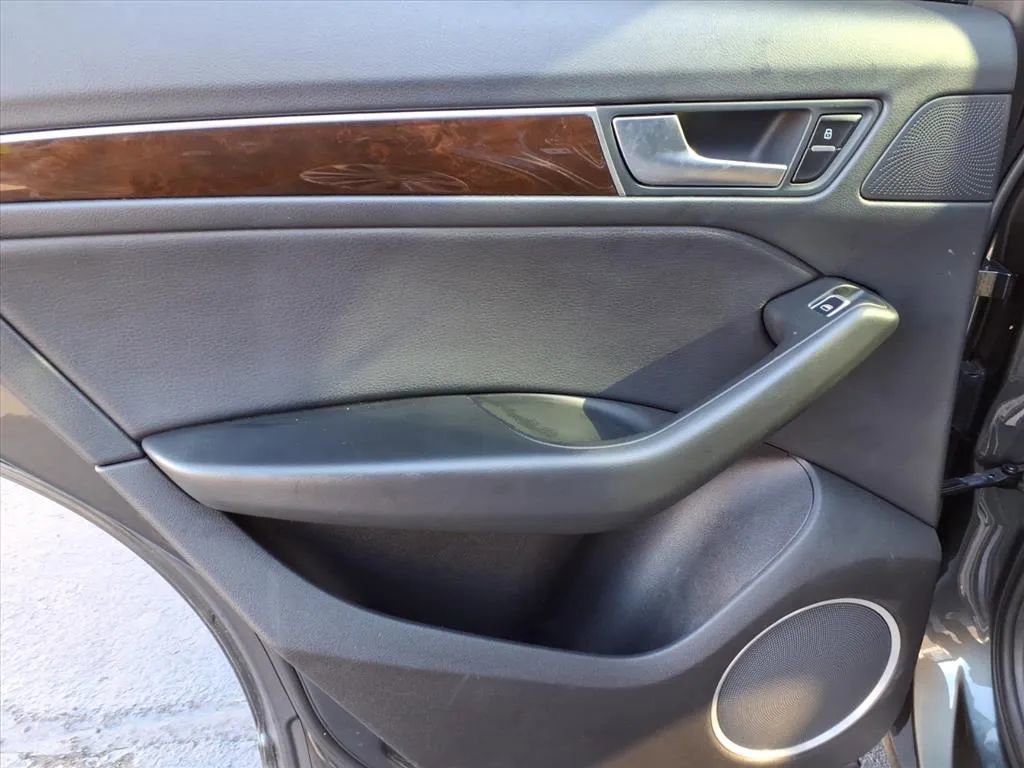 Used 2016 Audi Q5 2.0T Premium Plus w/ Technology Package image 21