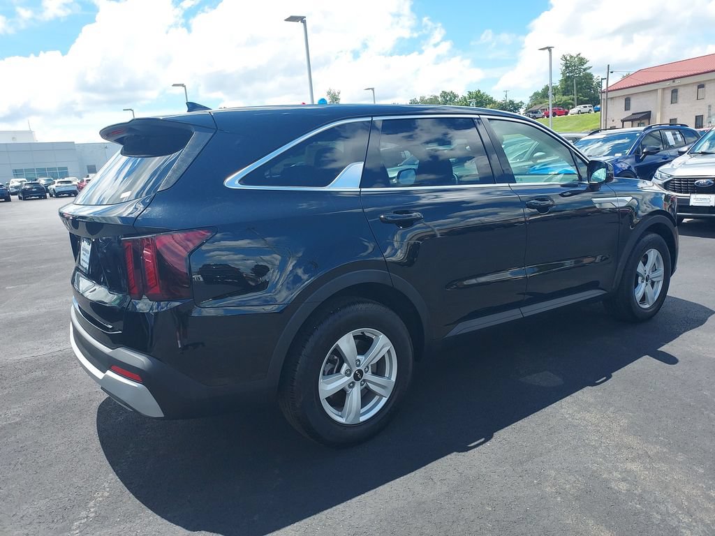 Used 2026 Kia Sorento LX FWD image 5