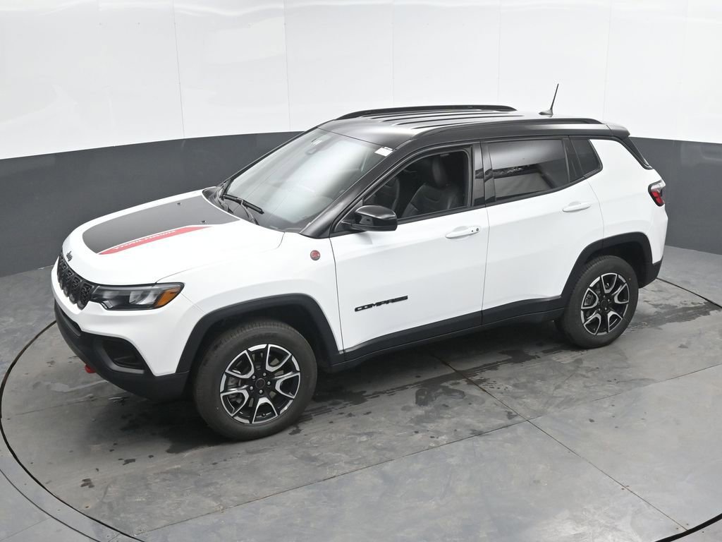 Used 2025 Jeep Compass Trailhawk image 41